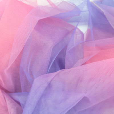 Textilhand genähtes gefaltetes prägeartiges Spitze überlagertes Tulle-Gewebe