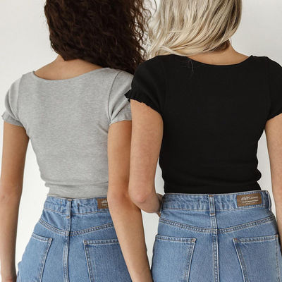 Dünne Kragen-Körner des Nabel-U mit Wolljacken-Spitzenbaumwollt-shirt