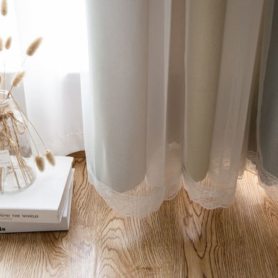 Stromausfall-Polyester-Duschvorhang-Selbst stickte isoliert